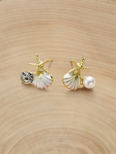 Glizzene 一对以海星和贝壳为装饰的沙滩主题耳环，镶嵌水钻和珍珠，设计优雅，适合沙滩派对和婚礼等场合。
