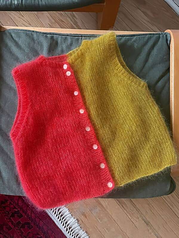 Colorblock Button-Front Y2K Fashionable Sleeveless Knit Vest, Fitted Casual Women Top, Versatile Summer Outfit