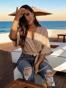 女士V领休闲上衣，波西米亚风设计，腰部系带，蝙蝠袖，适合日常和度假穿着。 - 深杏色 - 查看 2