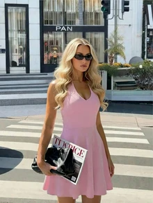 女士纯色V领露背吊带优雅度假时尚迷你连衣裙，内置安全短裤，加大码粉色夏季款 - 粉色 - 查看 2