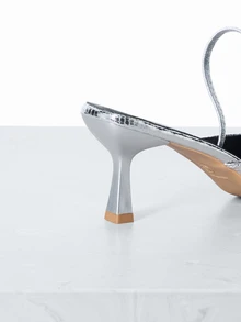 CHICVUE 女式 7 厘米尖头露跟高跟凉鞋，银色金属弹力带精致细高跟鞋 - 銀色 - 查看 4