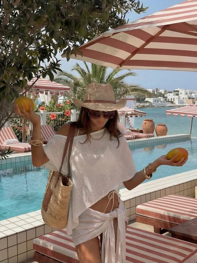 Conjunto de 2 piezas de estilo vacacional Y2K sexy de moda nueva para primavera/verano, con top corto de dobladillo asimétrico y diseño de hombro asimétrico, combinado con falda mini con lazo asimétrico, silueta favorecedora, adecuado para vacaciones en la playa, fiesta en la piscina, festival de música, actividades al aire libre, cita de vacaciones en blanco