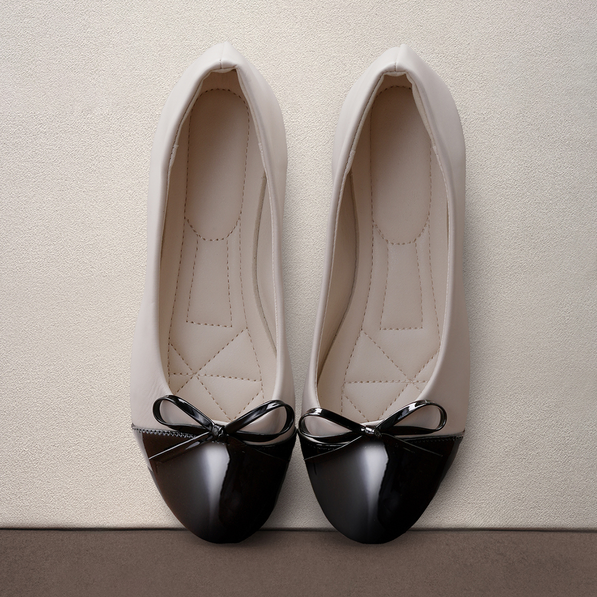 Bailarinas con punta redonda y lazo para mujer de talla grande, en diseño de patchwork blanco y negro, con suela suave y cómoda, en diseño de bloqu