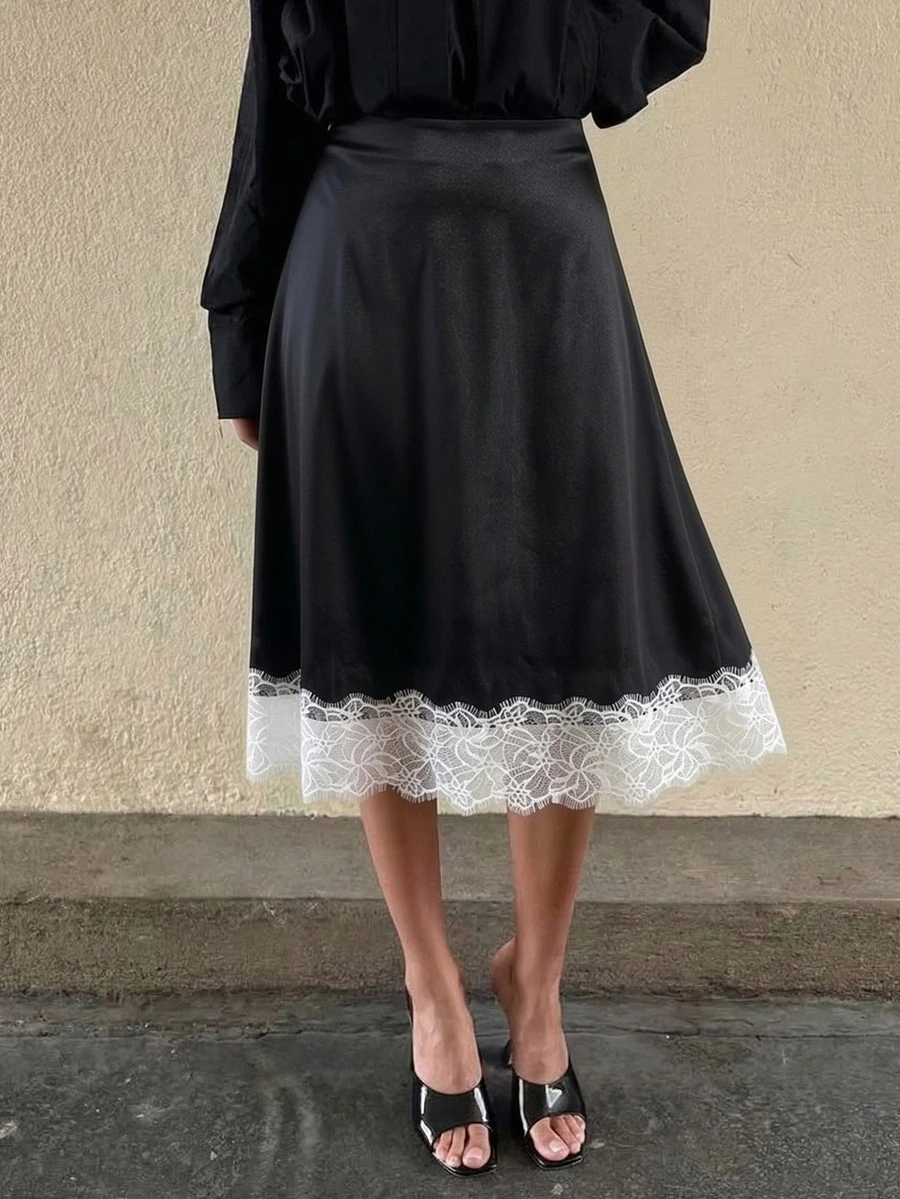 Gonna elegante e vintage da donna in raso nero con inserti in pizzo bianco sul bordo, stile chic da pendolare per la primavera - nero - Visualizzare 1