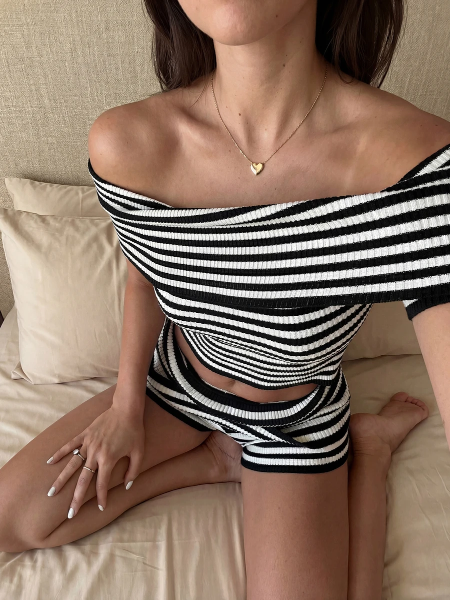 女士休闲条纹露肩短袖针织T恤和短裤两件套，夏季度假 - 彩色 - 查看 1