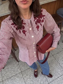 女士条纹长袖衬衫，纯色刺绣前襟纽扣荷叶边下摆上衣，办公室休闲春季新品 - 紅色 - 查看 1