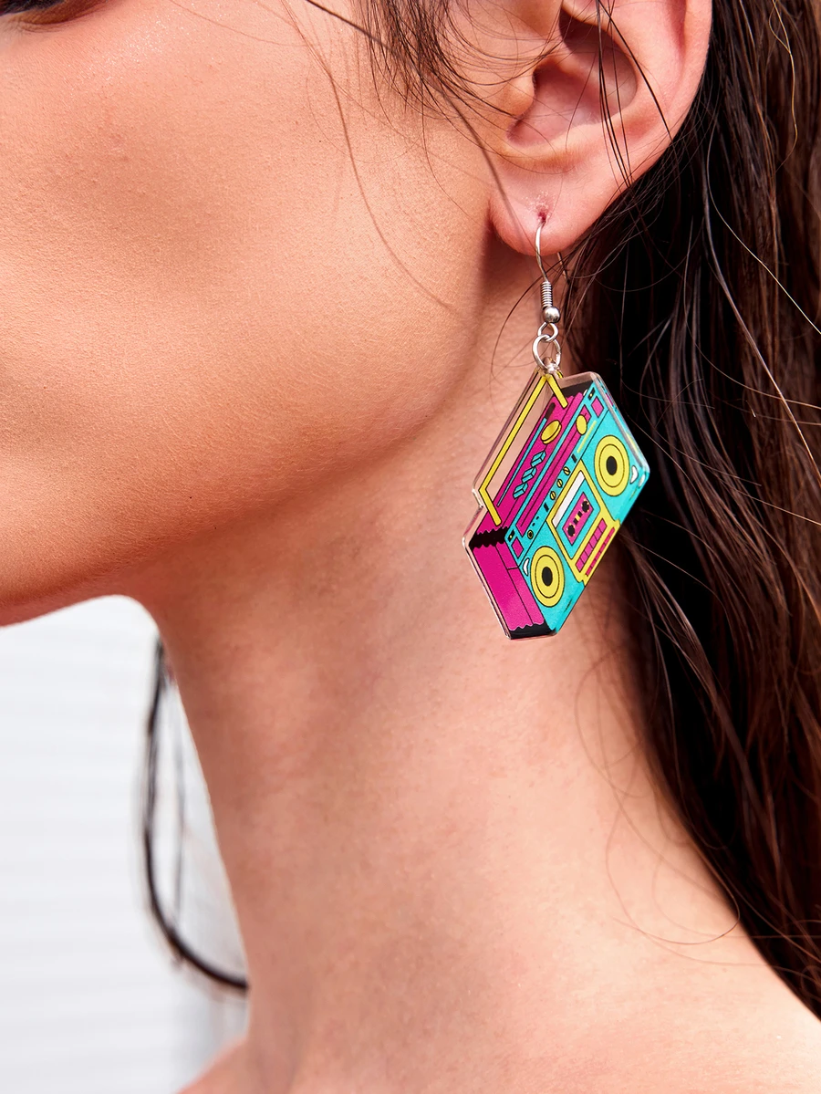 DareSee 1 Paar vintage acryl magenta Radio & Kassette Tape minimalistische Design Ohrringe für Frauen - Radio - Übersicht 1