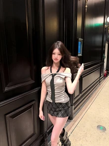 Áo thun nữ màu xám chấm bi, kiểu dáng ôm sát, hở vai, xếp ly. - Xám - Xem 1