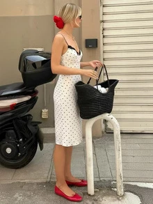 Đầm nghỉ mát thanh lịch, thiết kế chấm bi giản dị, điểm nhấn ren ở ngực, dáng ôm, phong cách cổ điển lãng mạn, phù hợp cho ngày Valentine, tiệc sinh nhật và mặc hàng ngày. - Pearl White - Xem 2
