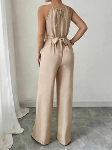 优雅女士吊带阔腿连体裤，采用别致的扭结腰身设计，是夏季日常休闲和约会装扮的理想之选。 - 杏色 - 查看 2