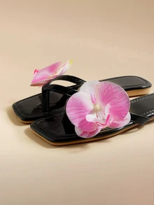 Glizzene 2025 Sandalias de dedo tipo chanclas con decoración de flores falsas para mujer de talla grande, diseño nuevo de la UE, sandalias planas casuales de verano - Negro - Ver 5