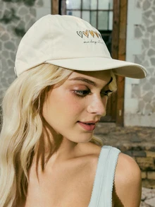 Hatastic 1 قبعة بيسبول قابلة للتعديل مطبوعة بخطوط قلب تدرجية باللغة الإنجليزية، قبعة شمس كاجوال مناسبة للربيع والخريف والسفر والعطلات الشاطئية، للنساء، بطراز Y2K، عيد الحب، مهرجان الموسيقى - قبعة البيسبول - مشاهدة 3