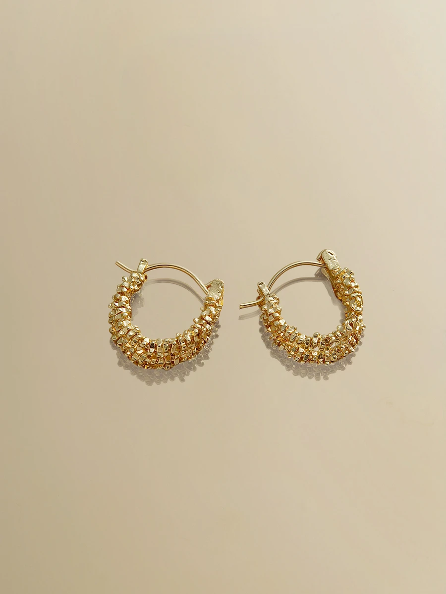 NobleVue 1 Pasang Anting Hoop Wanita Minimalis Dua Lapis Mewah dengan Nuansa Logam Unik dan Desain Niche yang Dipersonalisasi - Yellow Gold - View 1