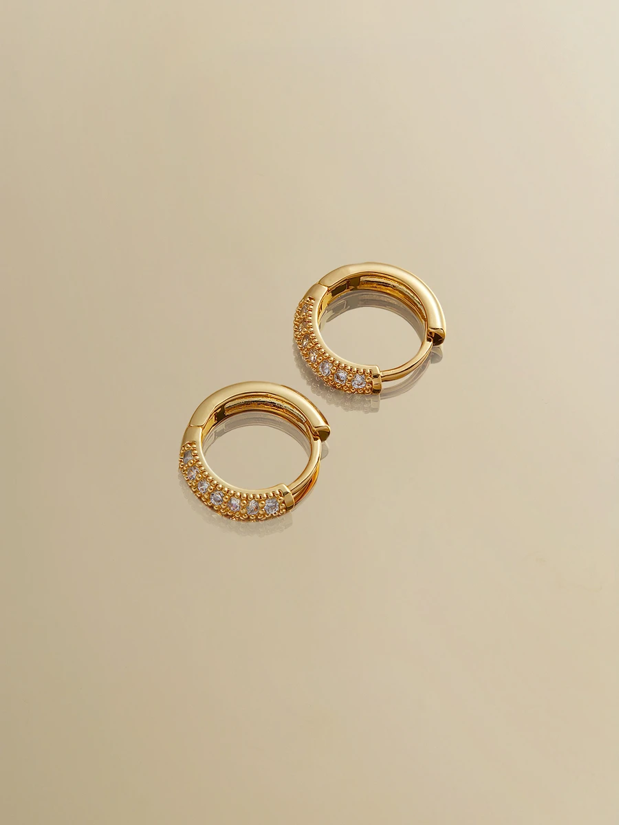 NobleVue 1 par de pendientes de circonita cúbica, pendientes pequeños de circonita cúbica color oro para perforación del cartílago, accesorios de joyería para bodas - Un par de aretes de diamantes de dos hileras. - Ver 1