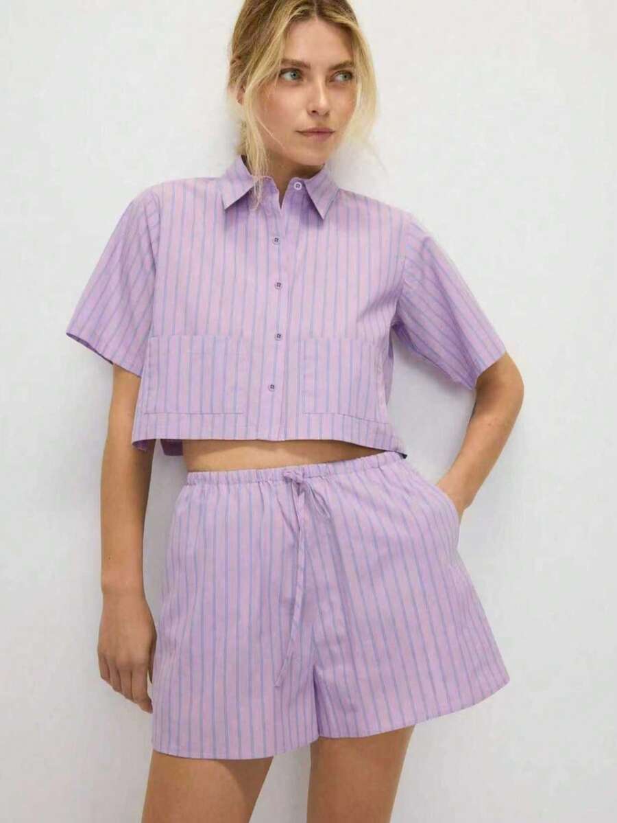 Bộ đồ nữ mùa hè thường ngày, bộ hai mảnh kẻ sọc thường ngày dành cho nữ, áo crop top rộng rãi và dễ thương phối cùng quần short cổ bẻ, kiểu dáng mỏng nhẹ. - Màu Lilac Tím - Xem 1