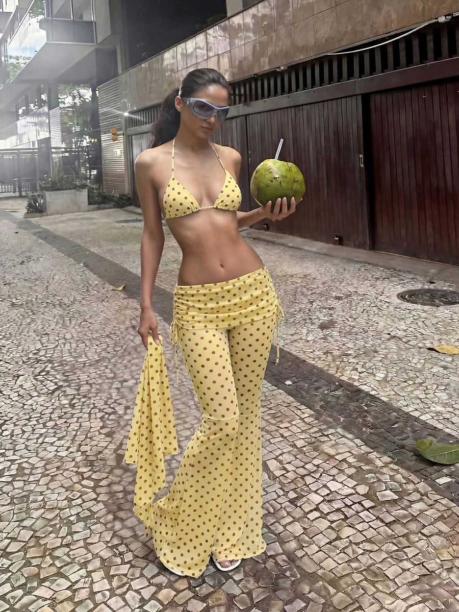 Bộ bikini nữ Xuân/Hè 2026, kiểu Pháp cổ điển chấm bi đen trắng, kết hợp với quần lưới ống rộng gợi cảm và thanh lịch, phụ kiện khăn trùm đầu thời trang, trang phục đi biển và đồ bơi dành cho nữ, thích hợp cho kỳ nghỉ biển và tiệc bể bơi. - Màu vàng - Xem 1