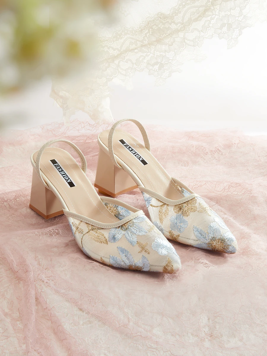 Rylithe Giày bít mũi cao gót màu trắng kiểu Trung Quốc mới, sandal xỏ ngón mũi nhọn thêu ren cho nữ, thanh lịch, giày bít mũi nữ, trang phục dự tiệc, trang phục mùa hè. - Màu xanh lam - Xem 1