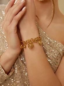 Etoivie Heart Charm Bracelet Valentines - Yellow Gold - View 1
