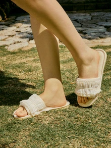 Hatastic Dép đi trong nhà nữ thời trang thu đông bằng vải ren đính ngọc trai giả, kiểu dáng mới xuân thu, dép bông mềm mại cho lễ hội âm nhạc. - Màu be - Xem 5