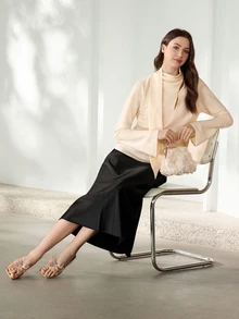 Clariva 女士优雅奶油白玫瑰装饰晚宴手拿包，褶皱缎面花卉晚宴手拿包派对手提包 - 时尚雪纺花瓣手提包，配链条肩带，可容纳 ProMax 尺寸手机及必备物品，完美适用于新娘、婚礼、约会、舞会、假期、正式场合、毕业派对、春季晚宴、鸡尾酒会和特殊活动（图案随机） - 白色 - 查看 4