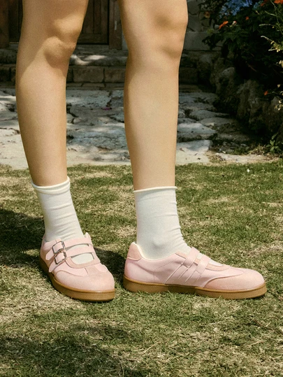 Hatastic 女士休闲运动鞋，畅销复古搭扣设计平底运动鞋，白色鞋，硫化鞋，厚底运动鞋，粉色橡胶底鞋，永不过时，透气舒适，百搭时尚休闲鞋，适合所有季节和音乐节