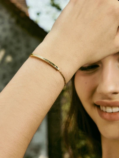 Hatastic 镀金不锈钢弯管手链，带拉绳，可调节长度，适合日常佩戴和音乐节