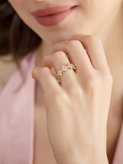 Clariva 1pc 2026 New Elegant Luxurious Four-Leaf Clover Copper Zirconia Gold Ring, Suitable For Women's Daily, Dating, Party, Commuting, Matching Daily Outfit Accessories, Best Gift For Friends, Lovers On New Year, Valentine's Day