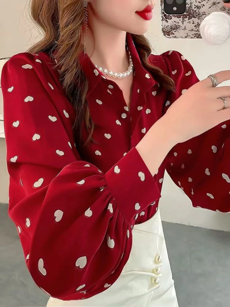 Camisa de mujer con patrón de corazón rojo, cuello, manga larga, decoración de perlas y botones, adecuada para uso diario, primavera/verano - Rojo - Ver 1