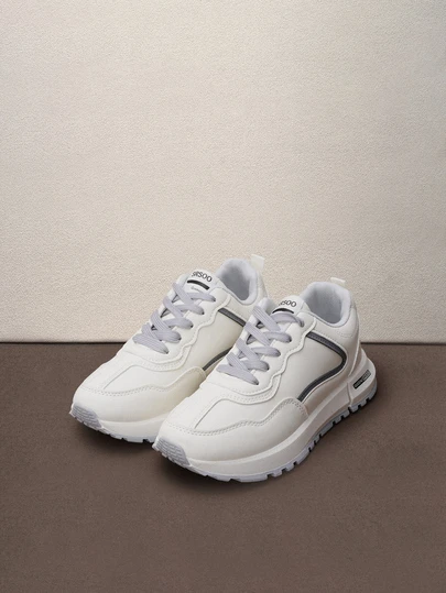 Hatastic 2025 新款学院风系带女运动鞋，复古休闲设计，厚底硫化鞋