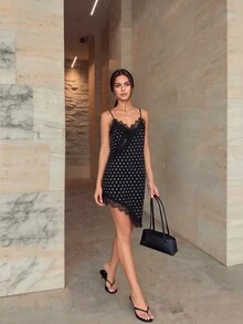 Đầm mini slip cổ chữ V phối ren chấm bi đen, vạt bất đối xứng, thanh lịch - màu đen - Xem 2