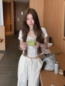 V领荷叶边修身针织短袖上衣，休闲白色，夏季款 - 白色 - 查看 2