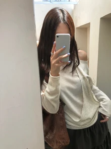 韓系街頭風波點拼接不對稱掛脖露肩長袖T恤 - 杏色 - 查看 2