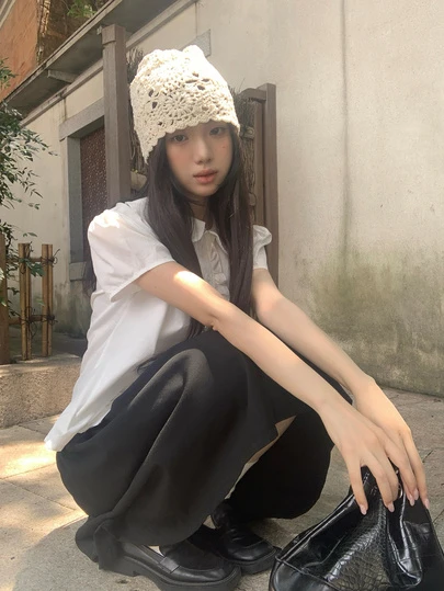 韩版复古黑色碎花褶皱蓬蓬中长休闲百搭半身裙，适合女性春季穿着