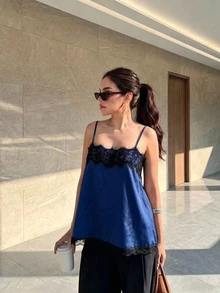 女款緞面蕾絲飾邊細肩帶背心上衣，迷人側開衩卡其色夏季休閒背心 - 藏蓝色 - 查看 2