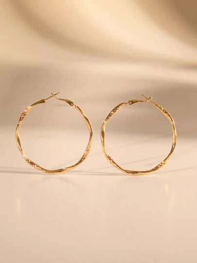 Etoivie Textured Twist Design Hoop Earrings