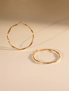 Etoivie Textured Twist Design Hoop Earrings - Yellow Gold - View 2