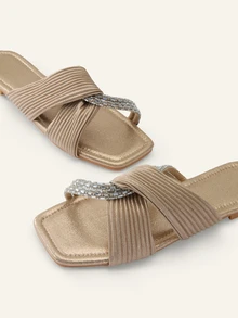 Farahzel Sandalias glamorosas para mujer, sandalias deslizantes de satén con decoración de giro metálico y strass, atuendos de primavera y verano - Dorado - Ver 8