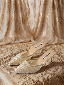 Etoivie 女士麦穗刺绣尖头金字塔跟高跟鞋，魅力派对面料穆勒鞋，优雅小猫跟鞋 - 米色 - 查看 1