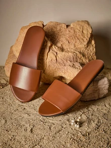 Tropiscape Sandalias vintage con correa y punta redondeada, pantuflas planas con suela gruesa antideslizante, atuendos de primavera y verano con estilo campestre, atuendo de verano - Marrón - Ver 1
