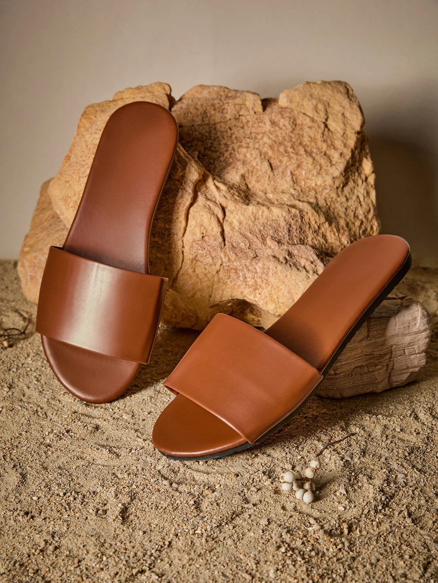 Tropiscape Sandalias vintage con correa y punta redondeada, pantuflas planas con suela gruesa antideslizante, atuendos de primavera y verano con estilo campestre, atuendo de verano - Marrón - Ver 1