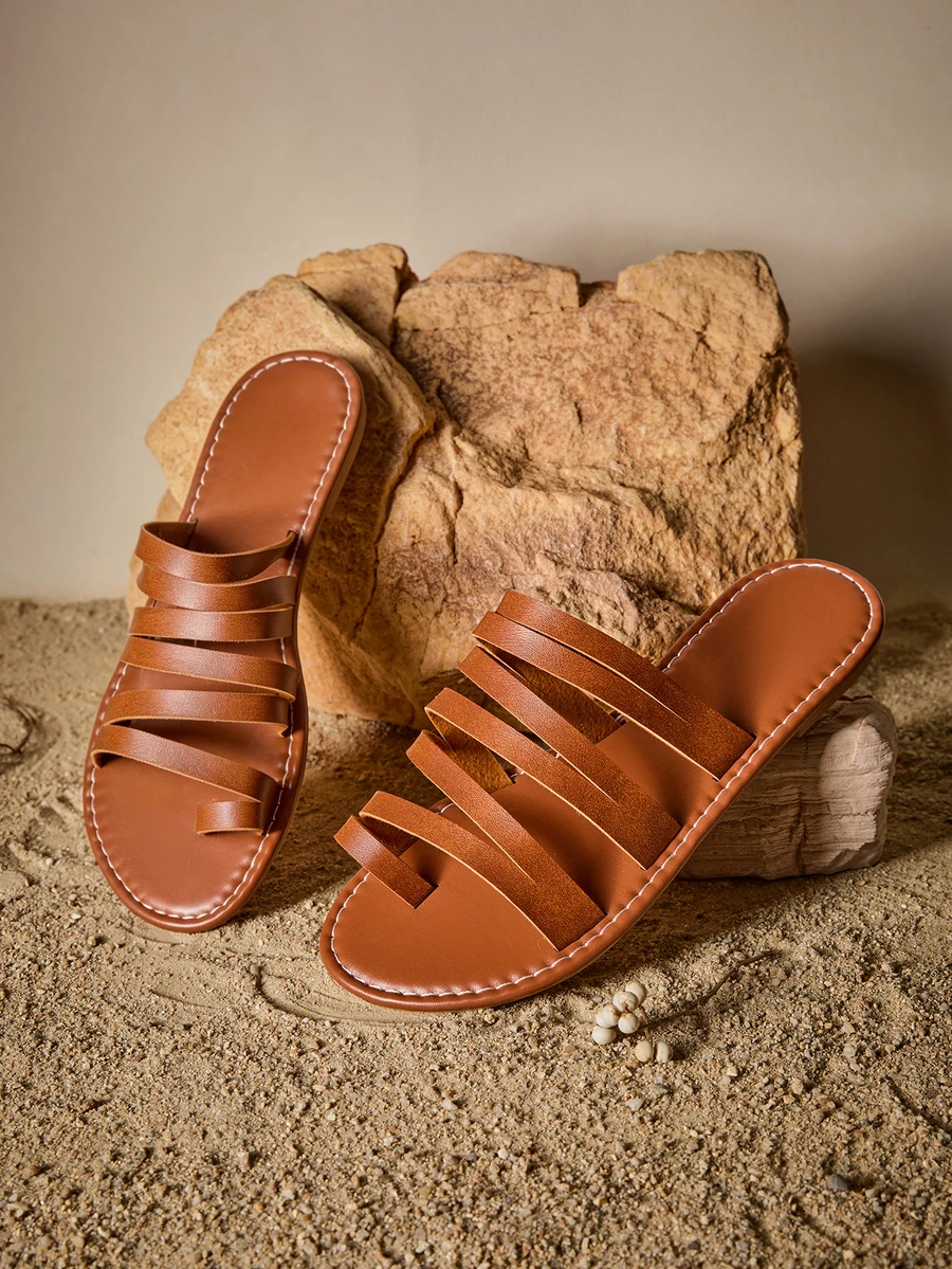 Tropiscape Sandalias planas de moda casual, chanclas con tira en el dedo, flip flops de playa para mujer, atuendos de primavera y verano Cottagecore, atuendo de verano - Marrón - Ver 1