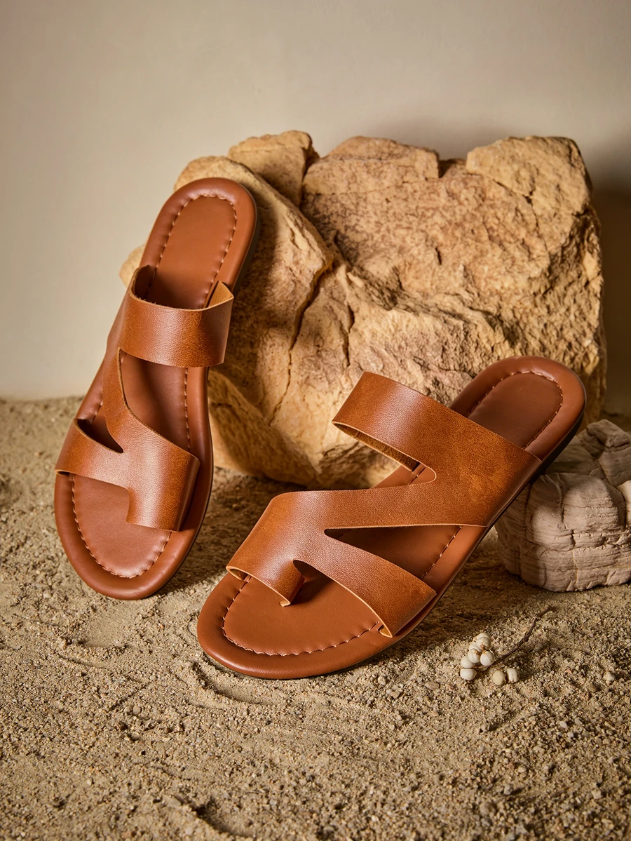 Tropiscape 2025 Nouvelles Sandales plates légères de vacances de plage élégantes et à la mode pour femmes, avec coussin doux. Style cottage, tenue d'été - Tabac - Voir 1