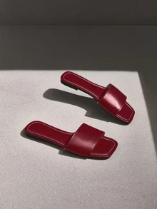 NobleVue Sandales plates de luxe légères pour femmes, printemps-été-automne 2025. Grandes tailles, mules à talon bas antidérapantes pour dames. Chaussures de plage mode polyvalentes avec strass - Rouge foncé - Voir 4