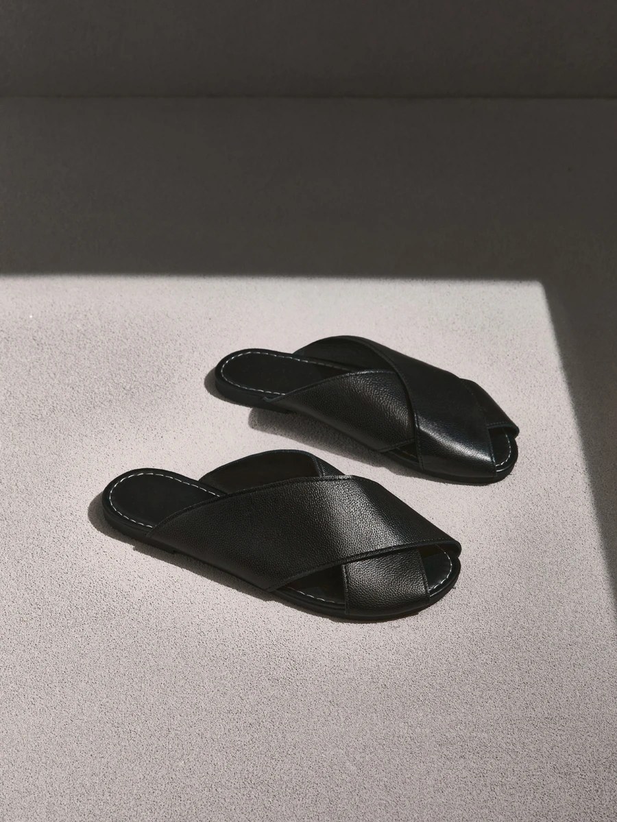 NobleVue Women's New Criss-Cross Strap Flat Casual Versatile Black Comfortable Slippers, Solid Color Simple Style, Elegant Minimalist Design Suitable For Dates - Black - View 1
