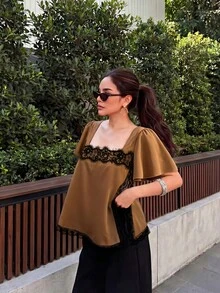 Atasan Satin Elegan dengan Leher Persegi dan Lengan Mengembang, Detail Renda, Belahan Samping, dan Tali Pengikat di Belakang - Khaki - View 2