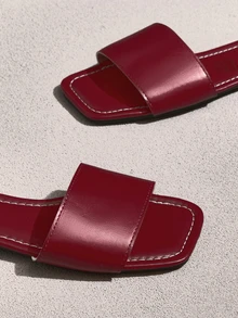 NobleVue Sandales plates de luxe légères pour femmes, printemps-été-automne 2025. Grandes tailles, mules à talon bas antidérapantes pour dames. Chaussures de plage mode polyvalentes avec strass - Rouge foncé - Voir 5