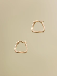 NobleVue 1 对金色不对称几何形状环形耳环，适合女性日常上班佩戴 - 金色 - 查看 1