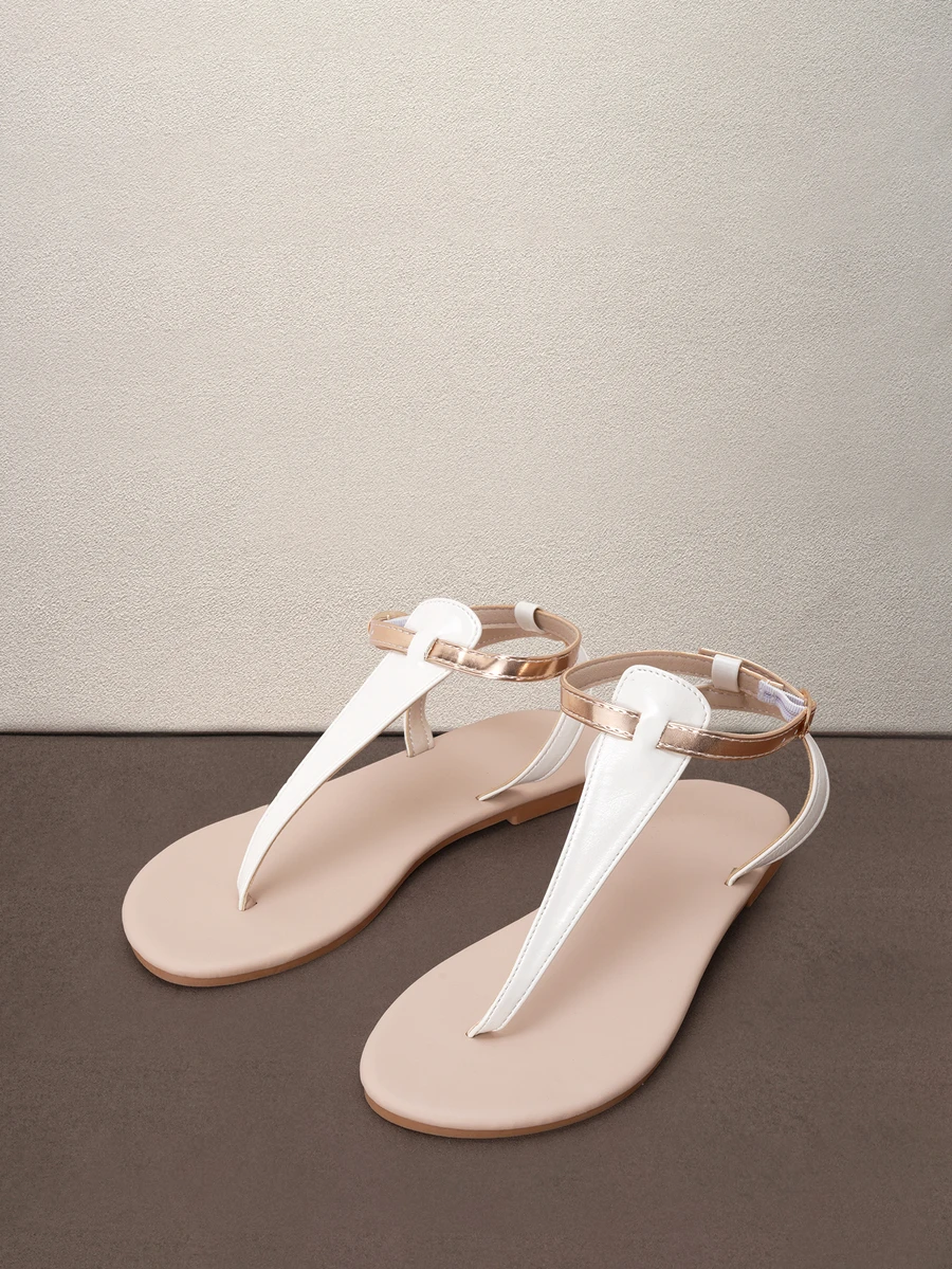 Hatastic 1 Pair Women's Fashion Casual Flip Flops With Toe Strap And Buckle Design, Minimalist Style Ensures Comfort, Suitable For Daily Wear, Stylish Flat Sandals For Spring/Summer,Beach Outfits Halloween - White - View 1