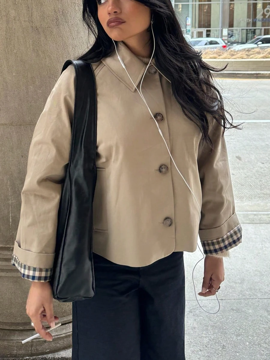 女款復古格紋拼接內裡翻領風衣,極簡風格短版外套 - 卡其色 - 查看 1