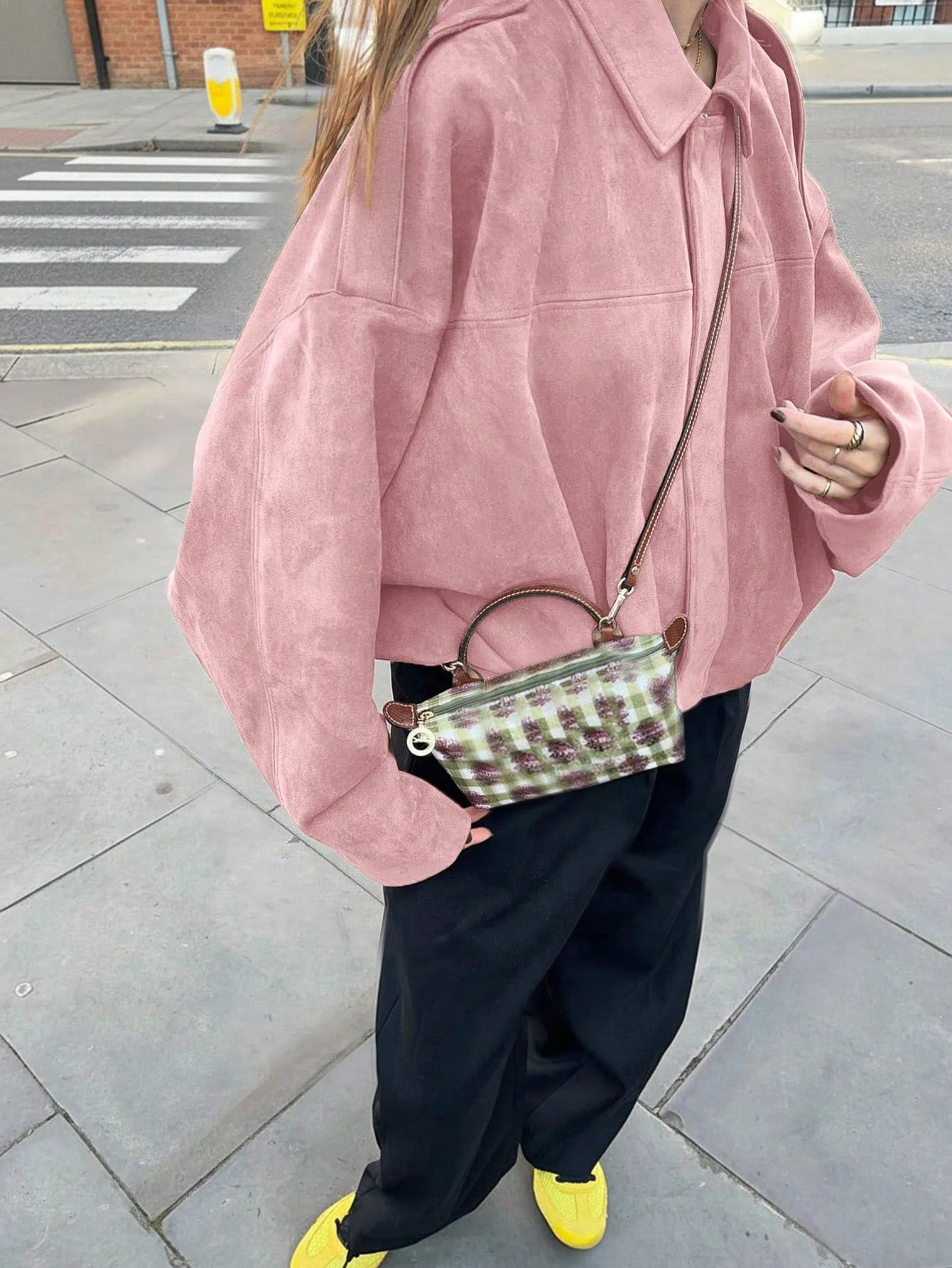女士宽松休闲仿皮草长袖单排扣外套，适合春季穿着，粉色，冬季百搭。